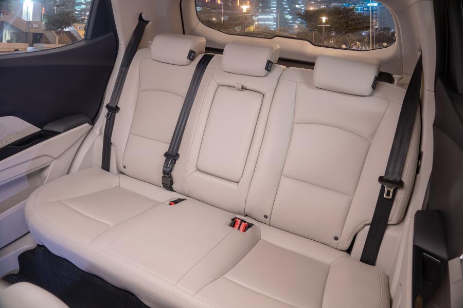 Интерьер Mahindra XUV300 2019 года  (ZA) (фото 24 из 40)